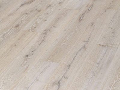 Le parquet contrecollé en chêne le charme naturel du bois, les lames se composent d’un parement du bois noble avec un support en latté à fil croisé