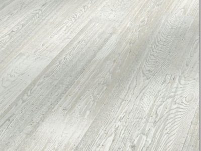 Le parquet contrecollé en chêne le charme naturel du bois, les lames se composent d’un parement du bois noble avec un support en latté à fil croisé