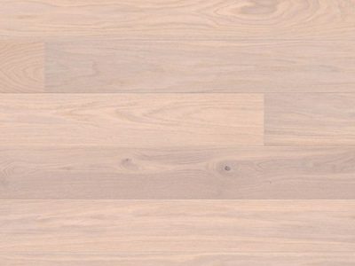 Le parquet contrecollé en chêne le charme naturel du bois, les lames se composent d’un parement du bois noble avec un support en latté à fil croisé