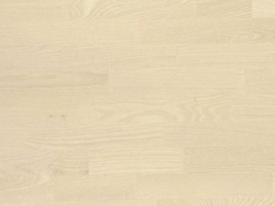 Le parquet contrecollé en frêne le charme naturel du bois, les lames se composent d’un parement du bois noble avec un support en latté à fil croisé