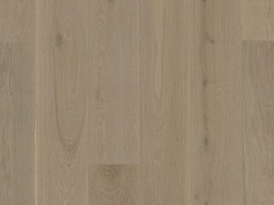 Le parquet contrecollé en chêne le charme naturel du bois, les lames se composent d’un parement du bois noble avec un support en latté à fil croisé