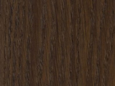 Le parquet contrecollé castle-fumé le charme naturel du bois, les lames se composent d’un parement du bois noble avec un support en latté à fil croisé