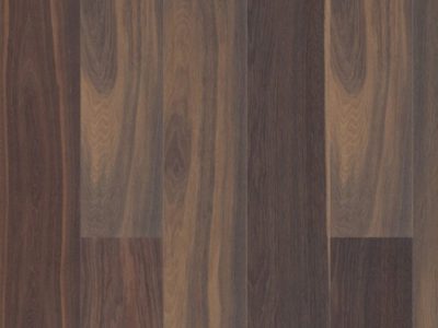 Le parquet contrecollé en chêne le charme naturel du bois, les lames se composent d’un parement du bois noble avec un support en latté à fil croisé