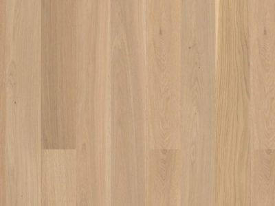 Le parquet contrecollé en chêne le charme naturel du bois, les lames se composent d’un parement du bois noble avec un support en latté à fil croisé
