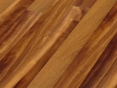Le parquet contrecollé en chêne le charme naturel du bois, les lames se composent d’un parement du bois noble avec un support en latté à fil croisé