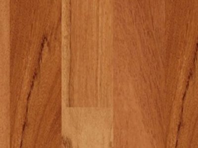 Le parquet contrecollé en chêne le charme naturel du bois, les lames se composent d’un parement du bois noble avec un support en latté à fil croisé