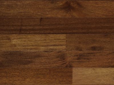 Le parquet contrecollé en chêne le charme naturel du bois, les lames se composent d’un parement du bois noble avec un support en latté à fil croisé