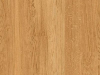 Le parquet contrecollé en chêne le charme naturel du bois, les lames se composent d’un parement du bois noble avec un support en latté à fil croisé
