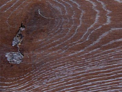 Le parquet massif chêne fuego est naturel, chaleureux, noble, 100% bois très durable, les lames sont enbois massif, et peuvent être collées ou clouées