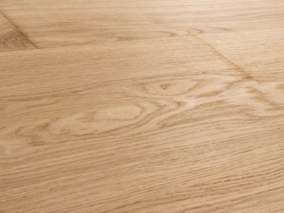 Le parquet massif chêne est naturel, chaleureux, noble, 100% bois très durable, les lames sont en bois massif, et peuvent être collées ou clouées