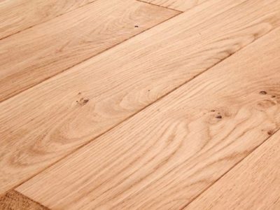 Le parquet massif chêne est naturel, chaleureux, noble, 100% bois très durable, les lames sont en bois massif, et peuvent être collées ou clouées